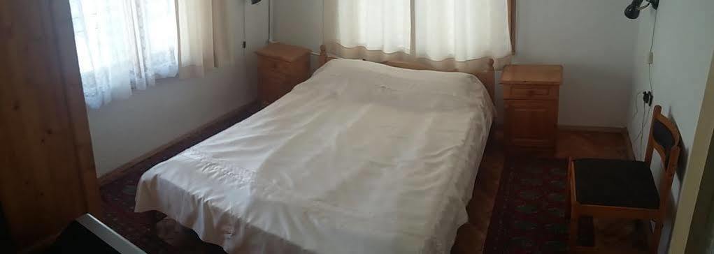 Guest Rooms Metaksinovi チェペラレ エクステリア 写真