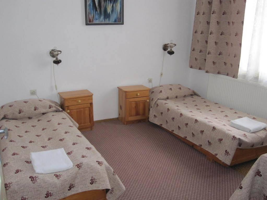 Guest Rooms Metaksinovi チェペラレ エクステリア 写真
