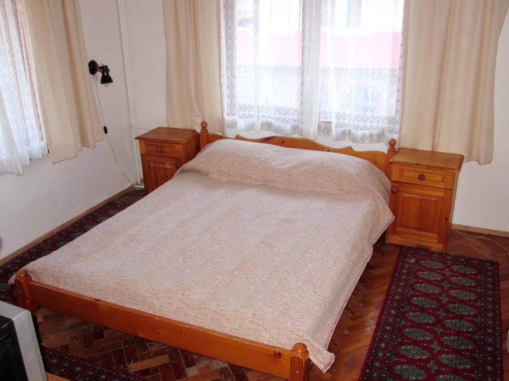 Guest Rooms Metaksinovi チェペラレ エクステリア 写真