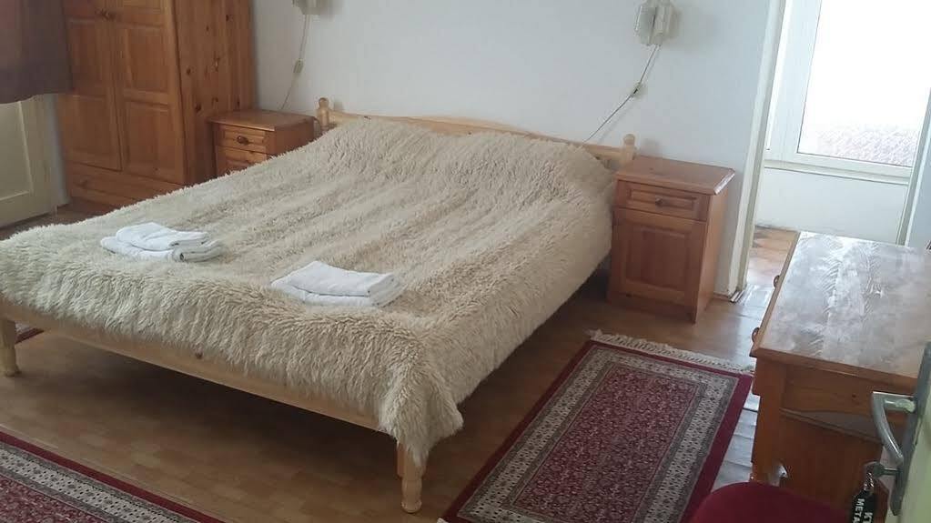 Guest Rooms Metaksinovi チェペラレ エクステリア 写真