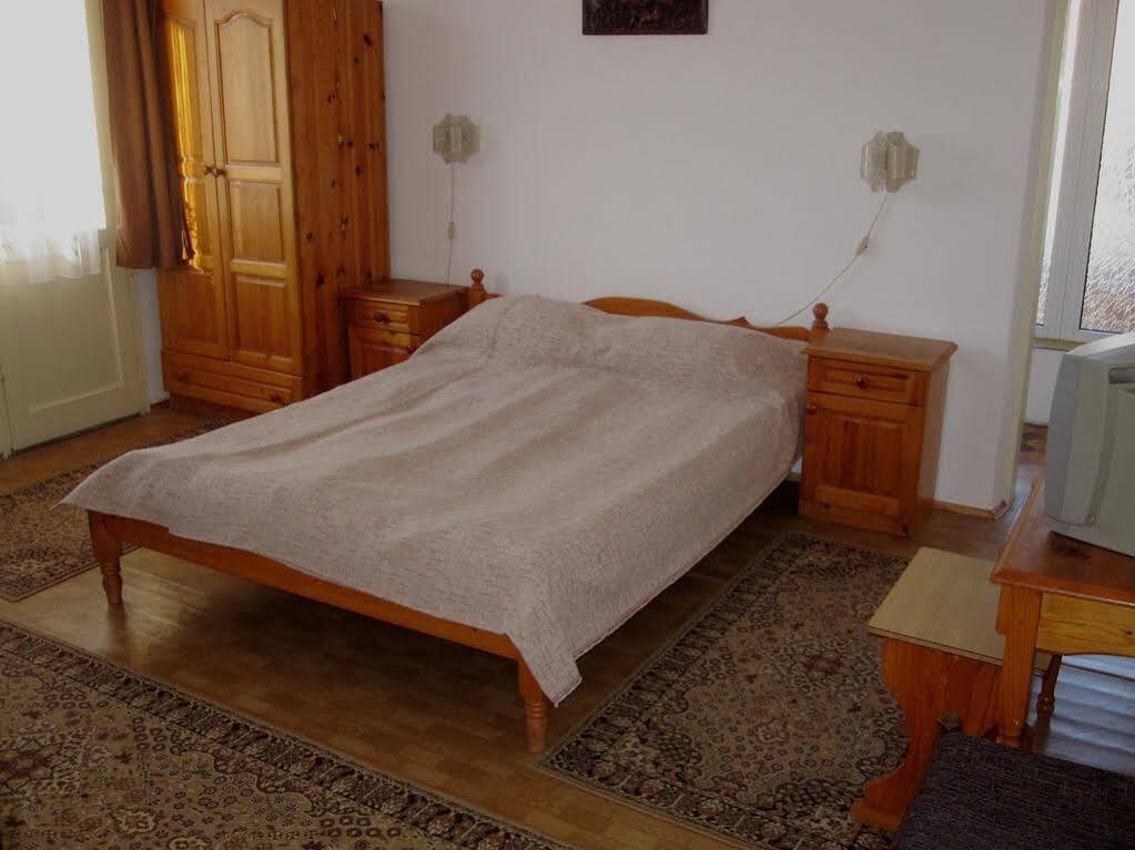 Guest Rooms Metaksinovi チェペラレ エクステリア 写真